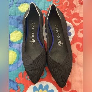 Black Rothy’s Pointed Toe Flats